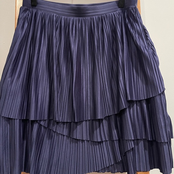 Banana Republic SZ 8 Navy Tiered Pleated Mini Skirt! - Picture 3 of 11
